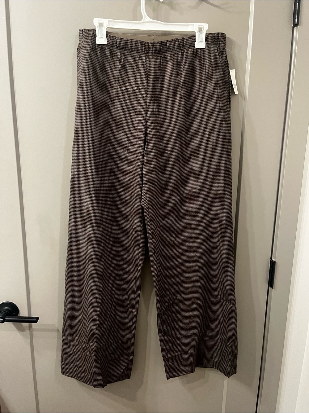 GAP women’s
Brown Houndstooth Straight-Leg Pants